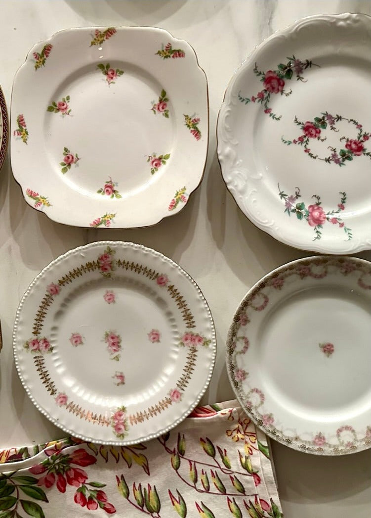 Mismatched vintage side plates with roses in the pattern #MismatchedPlates #RosesPattern - DharBazaar
