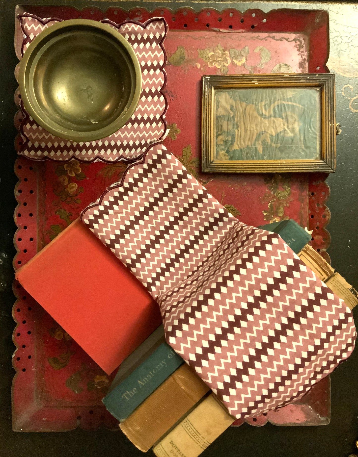 Dinner Napkins with Salmon and Brown Geometric Print and Scalloped Edges - DharBazaar