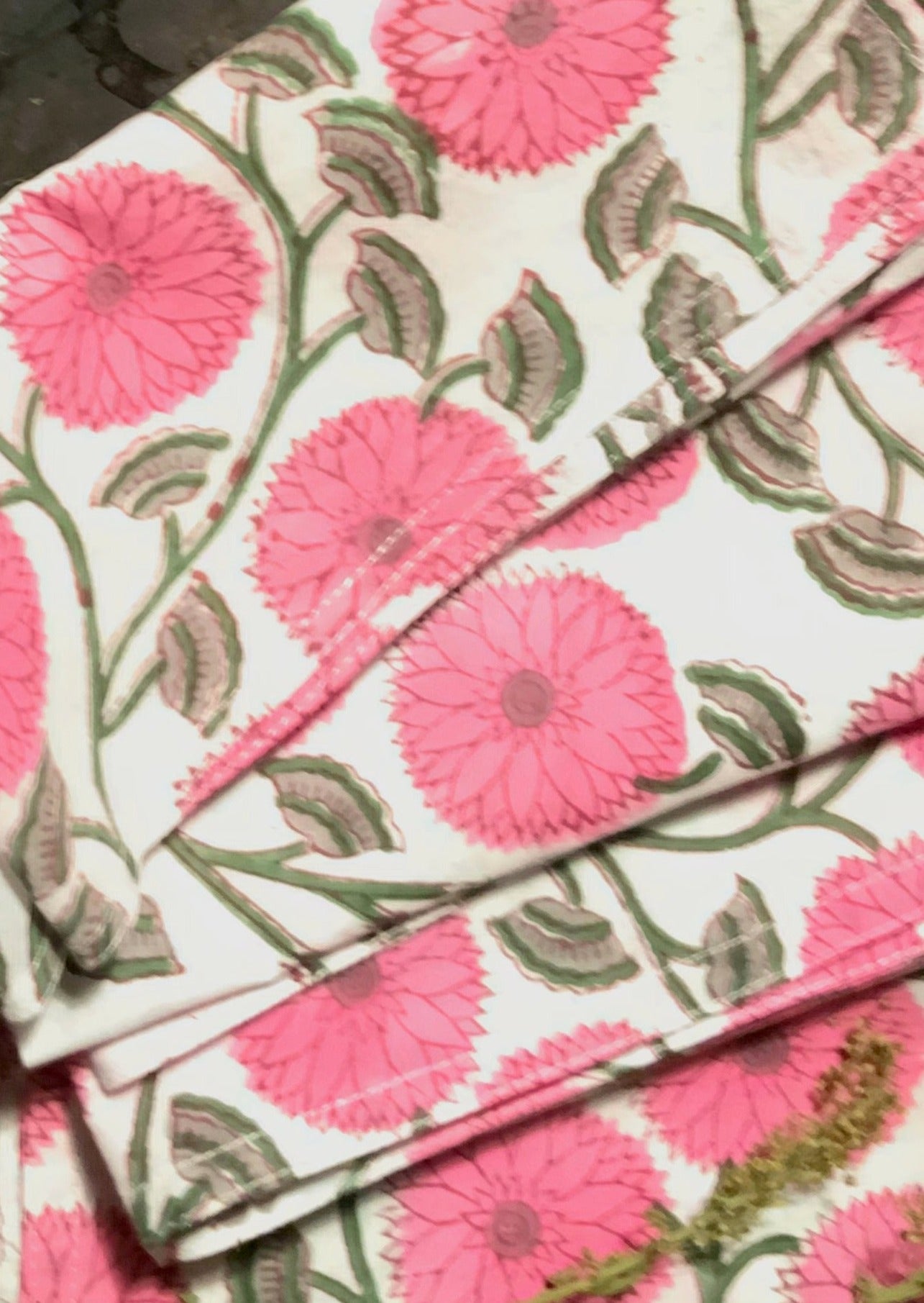 Hand-block Print Dinner Napkins in Pink Poppy on White #HandblockPrinting #MadeInJaipur #MughalPoppyPattern - DharBazaar
