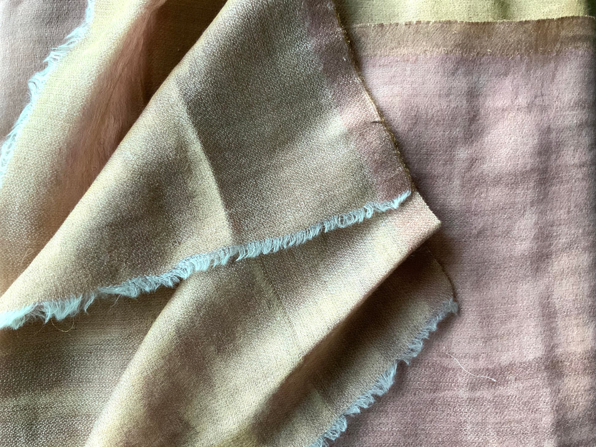 Two tone Kashmir shawl in Pink and Gold #ModernKashmirShawl #TrendingShawl #KashmirShawl - DharBazaar