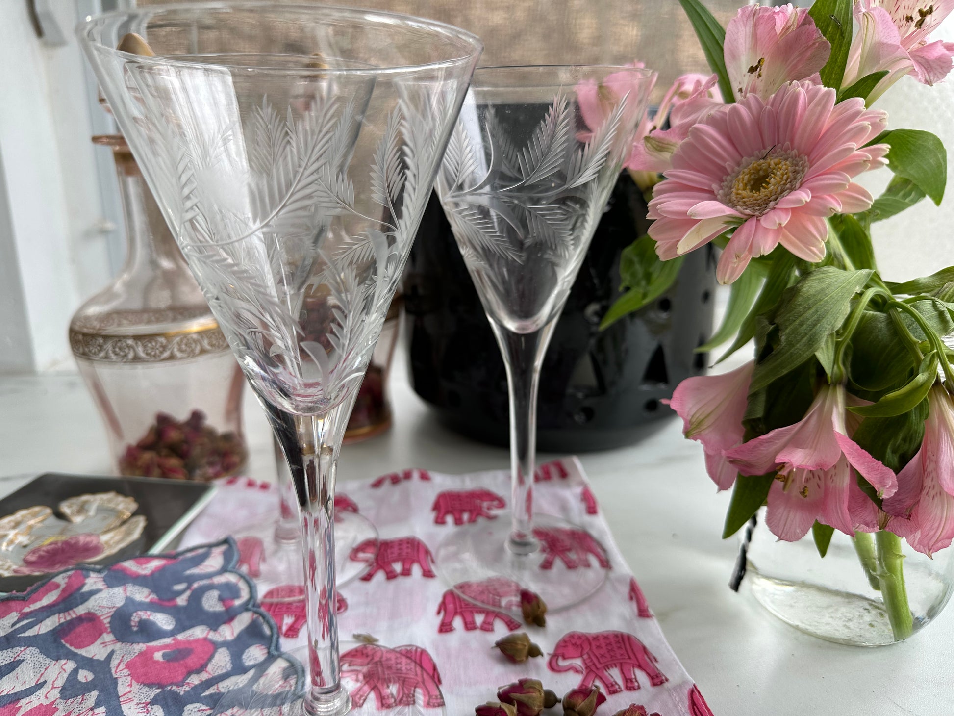 Delicately etched vintage champaign or wine glasses #EtchedGlass #VintageWineGlasses #LoveWine - DharBazaar